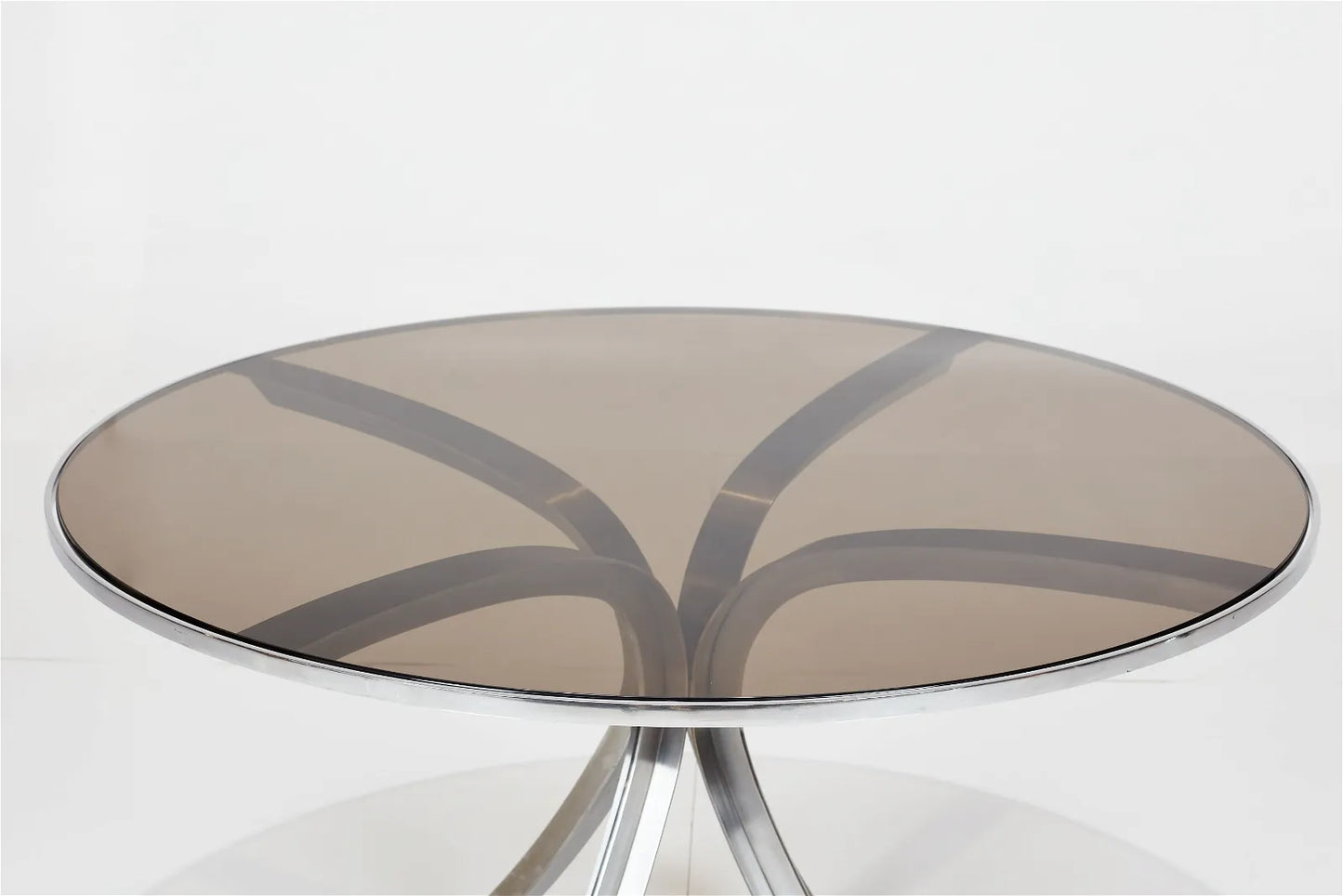 Xavier Feal Round Dining Table