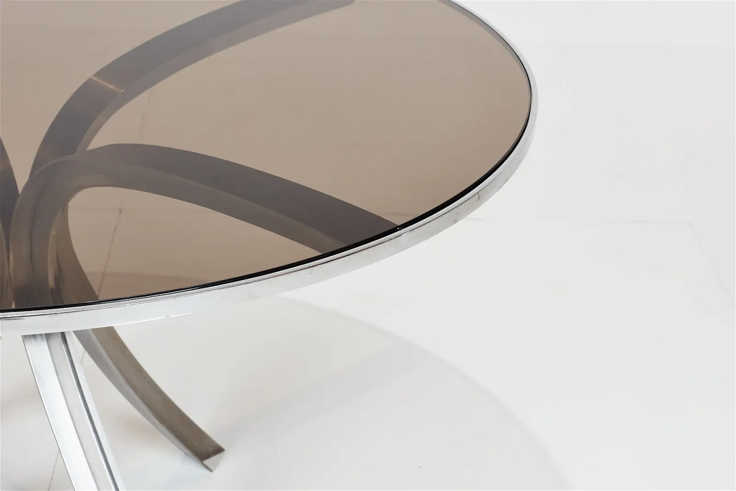 Xavier Feal Round Dining Table